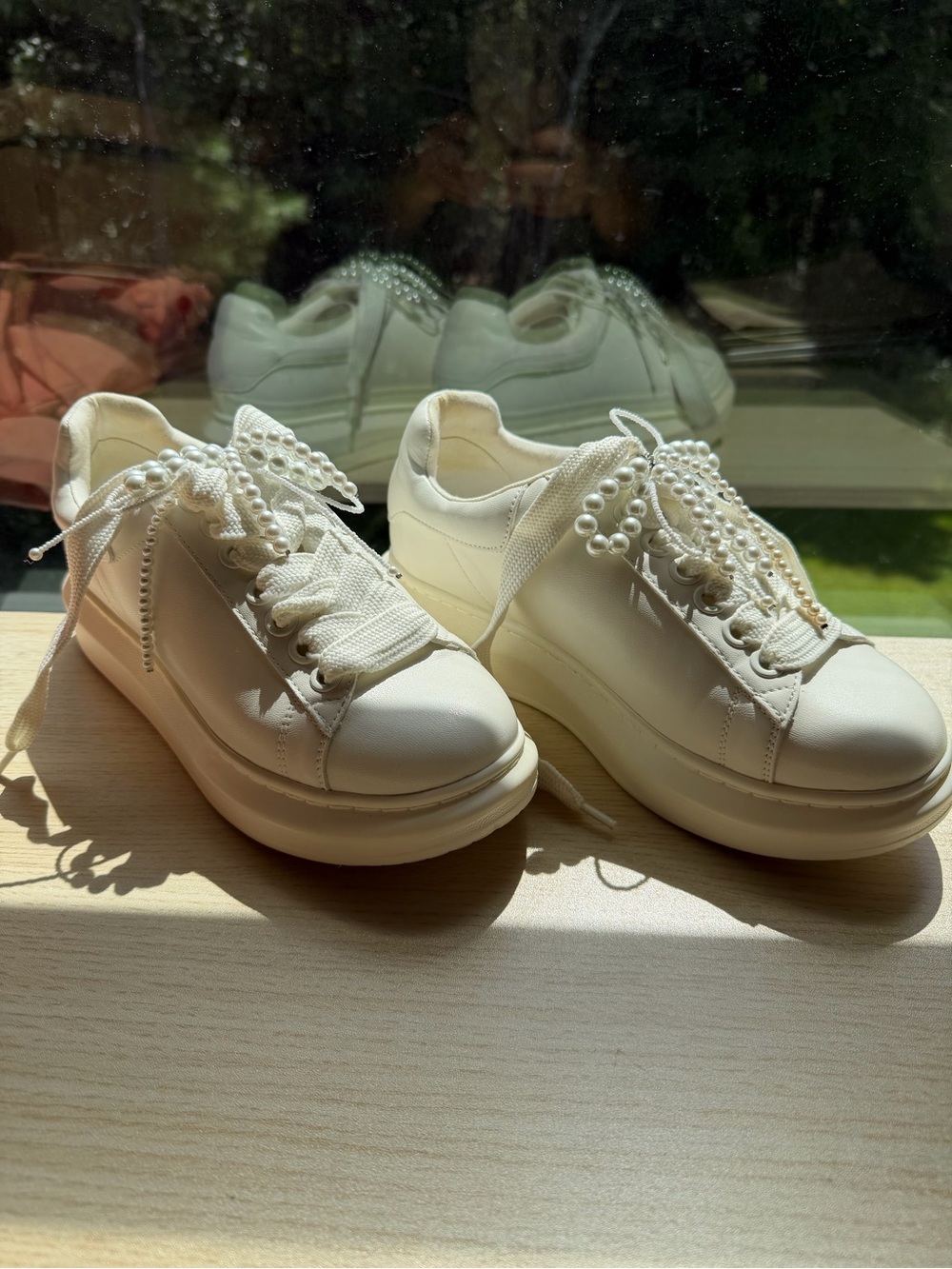 8.5W White Steve Madden sneakers with pearl laces #pearls #luxury RUN SMALL.